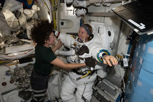 Uluslararası Uzay İstasyonu'nda Kritik Mesai: NASA'dan Nefes Kesen Uzay Yürüyüşü Operasyonu!
