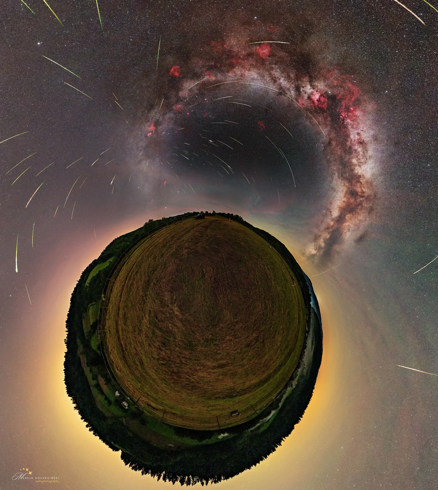 Küçük Bir Gezegenin Üzerinde Gökyüzü Şöleni: Perseid Meteor Yağmuru